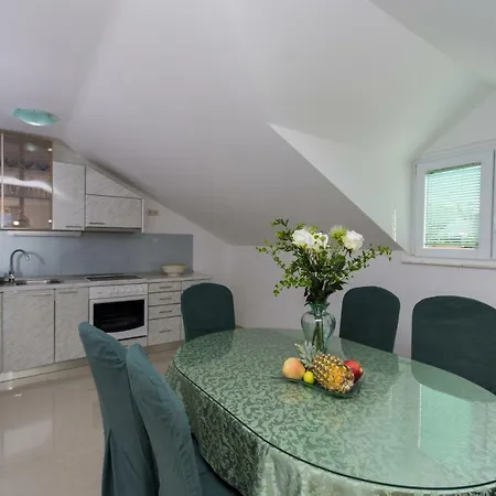 Guest house Zana 3*