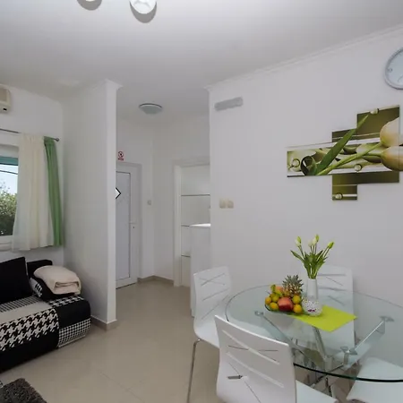 Zana Guest house Okrug Gornji